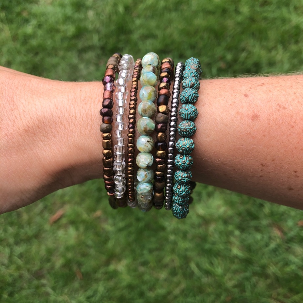 Handmade green natural shell & metal wrap bracelet - Picture 5 of 6